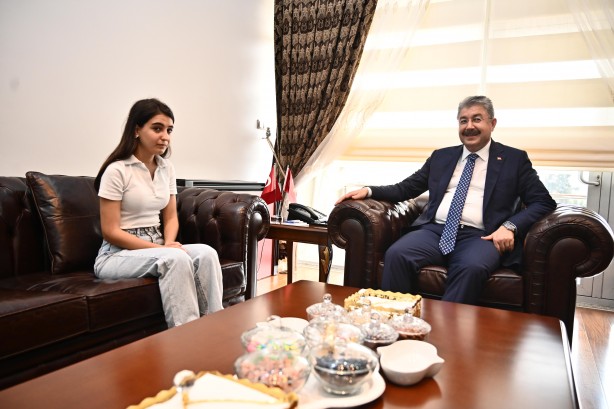 Foto - Polise cevabı yürekleri burkmuştu! Devlet Bahçeli o gence sahip çıktı