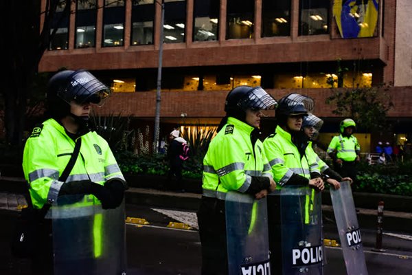 Foto - Polise patlayıcı attılar... G. Amerika'da polisle öğrenciler çatıştı! Gözaltı yok