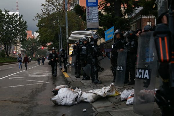 Foto - Polise patlayıcı attılar... G. Amerika'da polisle öğrenciler çatıştı! Gözaltı yok