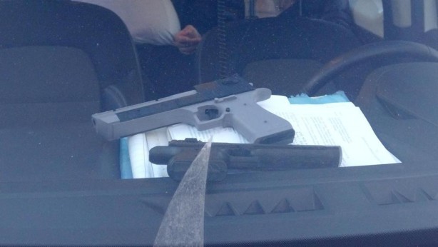 Foto - Polisi alarma geçiren ihbarda tabancalar bakın ne çıktı