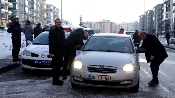 Foto - Polisi alarma geçiren ihbarda tabancalar bakın ne çıktı