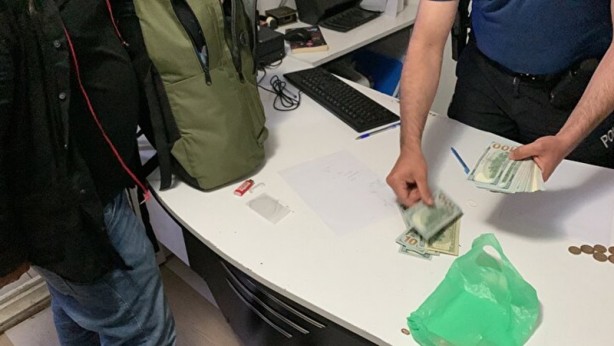 Foto - Polisi alarma geçiren şüpheli çanta! İçinden çıkan şok etti