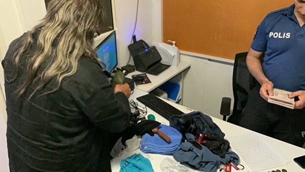 Foto - Polisi alarma geçiren şüpheli çanta! İçinden çıkan şok etti