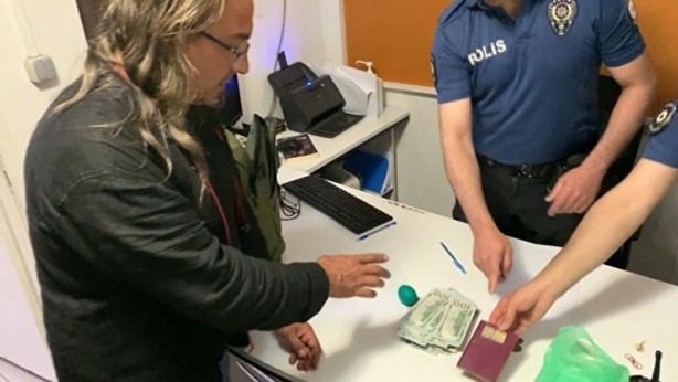 Foto - Polisi alarma geçiren şüpheli çanta! İçinden çıkan şok etti