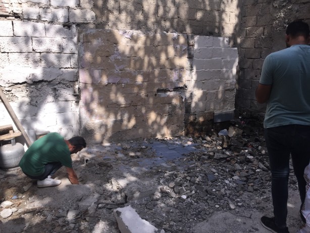 Foto - Polisi harekete geçiren olay! Delikten bakan ev sahibi şoka uğradı
