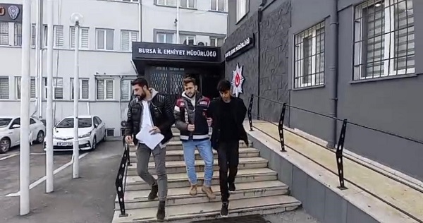 Foto - 'Polisim' dedi 600 bin TL dolandırdı