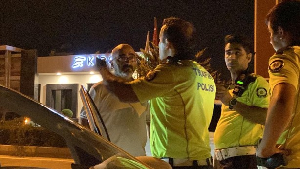 Foto - Polisin alkollü sürücü ile imtihanı