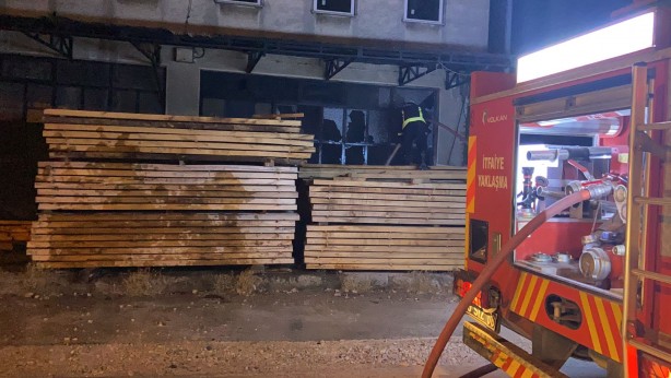 Foto - Polisin dikkati yangının büyümesini engelledi!
