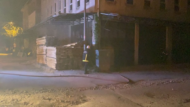 Foto - Polisin dikkati yangının büyümesini engelledi!