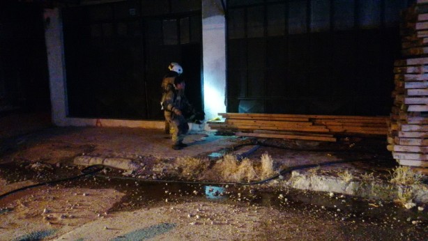 Foto - Polisin dikkati yangının büyümesini engelledi!