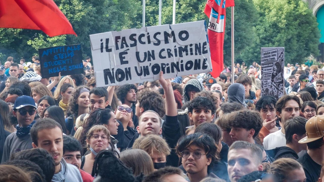 Foto - Polisle göstericiler çatıştı! Milano’da protestoların ardından tansiyon yükseldi