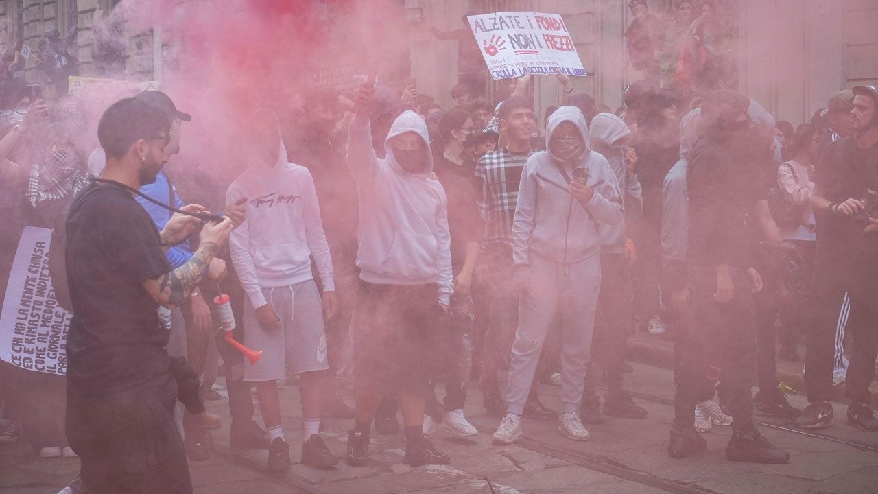 Foto - Polisle göstericiler çatıştı! Milano’da protestoların ardından tansiyon yükseldi