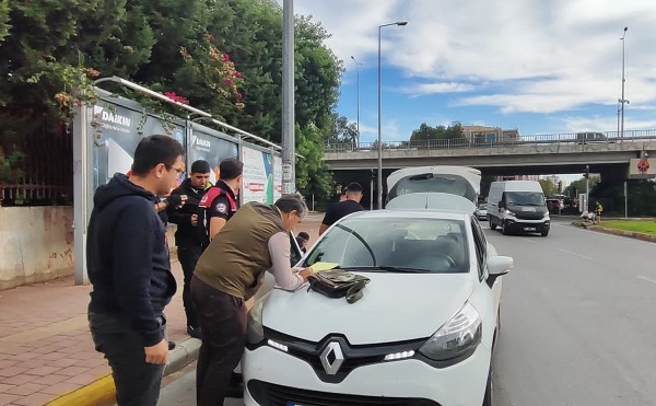 Foto - Polisler gözlerine inanamadı! Bakın otomobilin bagajından ne çıktı