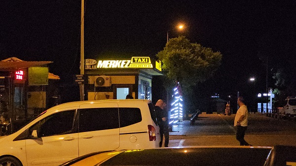 Foto - Polisler seferber oldu! Taksi durağında bomba paniği