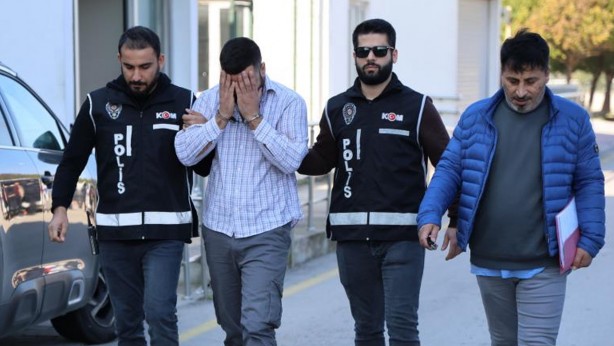 Polisler tarafından durduruldu, "Hayırdır devrem" diyerek cebinden çıkarıp bunu gösterdi! O MİT detayı herkesi şoke etti! Vay utanmaz vay