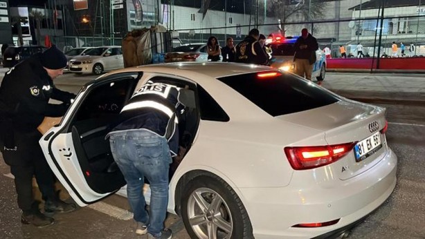Foto - Polisten 10 noktada şok denetim: 981 araç sorgulandı