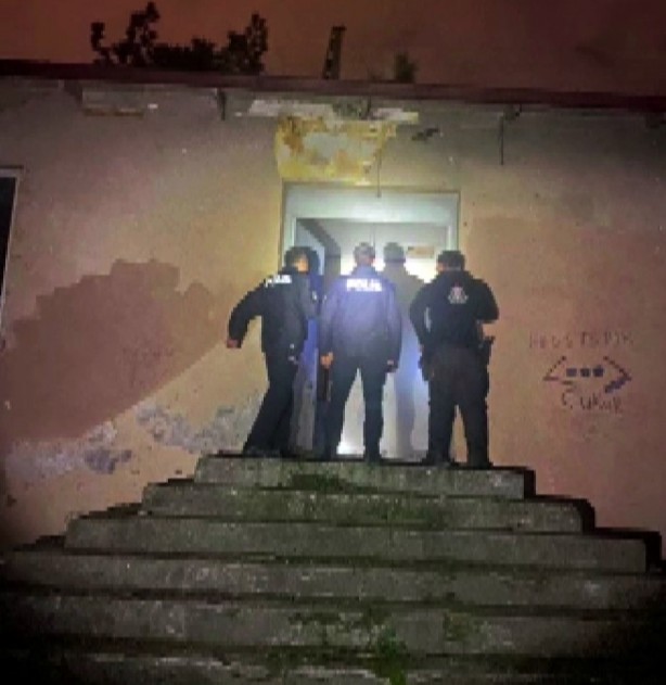 Foto - Polisten metruk binalara şok baskın!