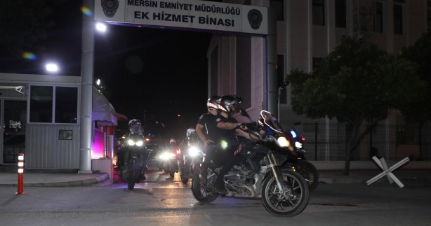 Foto - Polisten, SGK ve Maliye personeliyle denetim