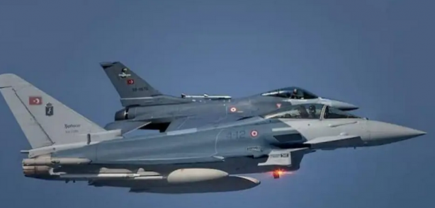 Foto - Polonya'da İngiltere'nin savaş uçağı konuşlandırıldı! Sürpriz yeni bir gelişme!