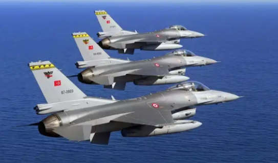 Foto - Polonyalı isim Türk F-16’larıyla tarih yazdı! Dünya bunu konuşuyor