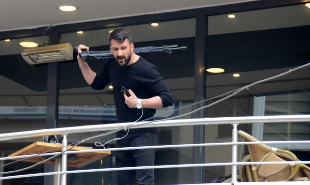 Foto - Pompalı tüfekle kafeteryayı bastı, Soylu ikna etti
