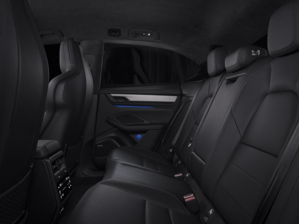 Foto - Porsche’tan elektrikli ilk SUV model! Otomobil tüketiciye neler sunuyor? Logo artık 3 boyutlu!