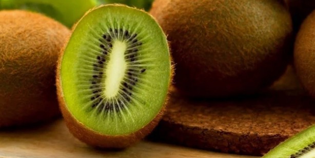 Foto - Portakal, kivi, havuç ve fesleğen: Vücuttaki C vitamini deposunu dolduruyor! Bağışıklık sistemini güçlendiriyor!