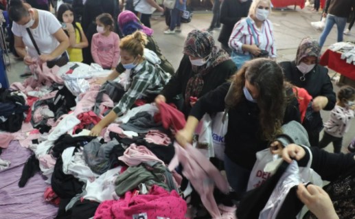 Foto - Poşet poşet alıyorlar! Sınır kentimize akın ettiler