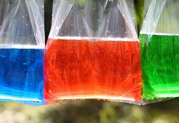 Foto - Poşetin içine ispirto koyup eve asarsanız...