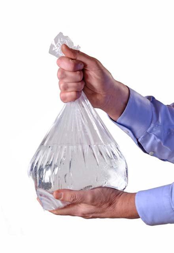 Foto - Poşetin içine ispirto koyup eve asarsanız...