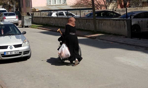 Foto - Poşetini dolduran gidiyor | Bu bakkalda para geçmiyor