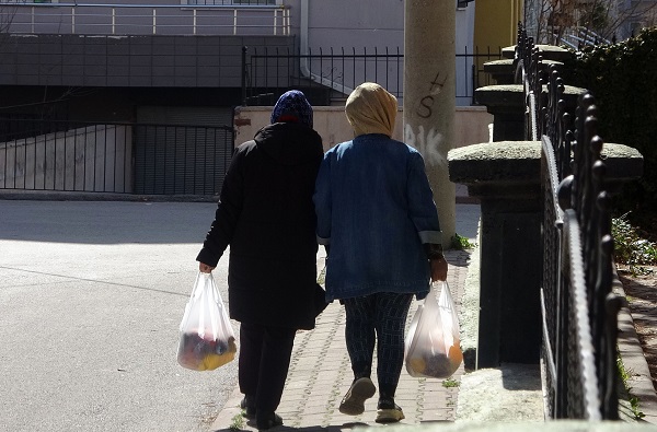 Foto - Poşetini dolduran gidiyor | Bu bakkalda para geçmiyor