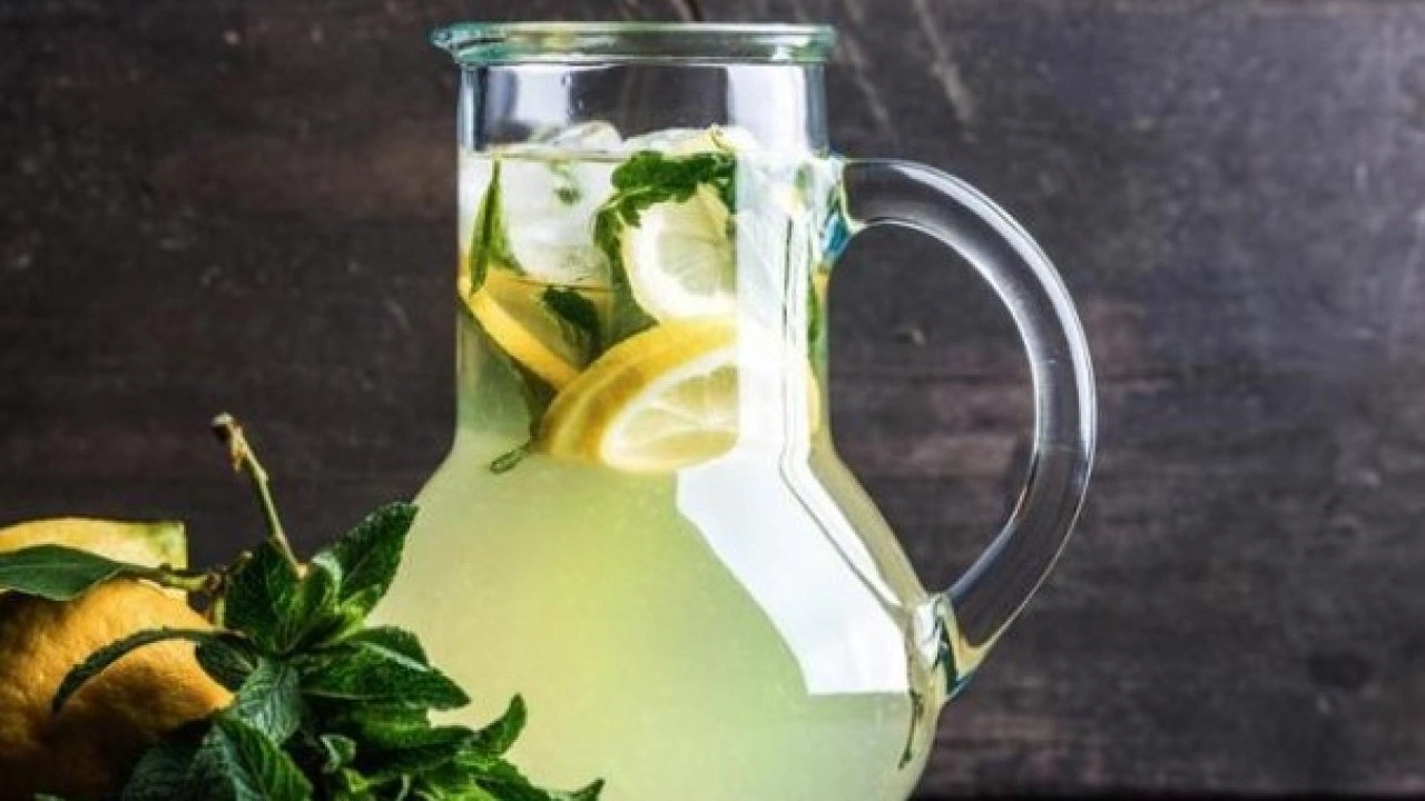 Foto - Pratik ve damaklardan silinmeyecek bir tad! İşte ev yapımı şekersiz limonata tarifi