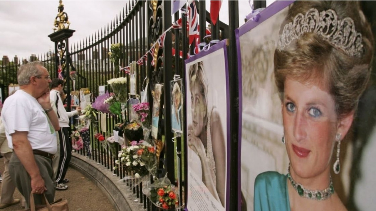 Foto - Prenses Diana’nın 34 yıl sonra çıkarılan zaman kapsülünün içindekiler şok etti! Gözlerinize inananamayacaksınız