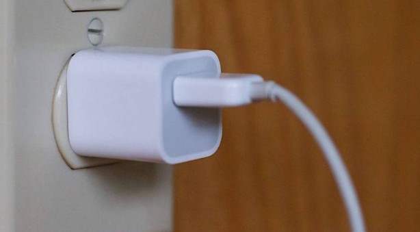 Foto - Prize takılı şarj cihazı elektrik tüketir mi ? İşte aylık maliyeti