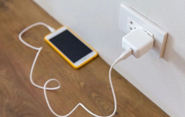 Foto - Prize takılı şarj cihazı elektrik tüketir mi ? İşte aylık maliyeti