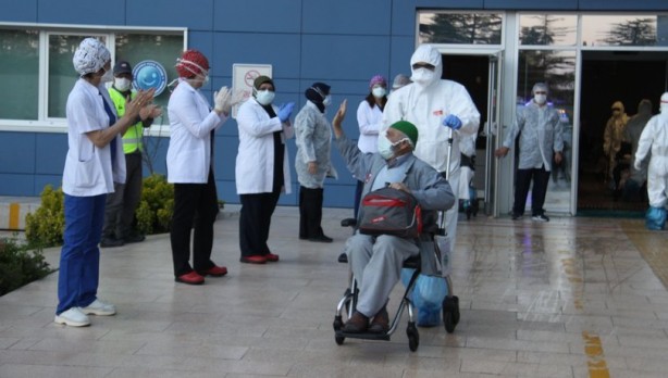 Foto - Prof. Dr. Ahmet Demircan’dan hastaların hastaneleri aşırı kullanmasına ilişkin uyarı
