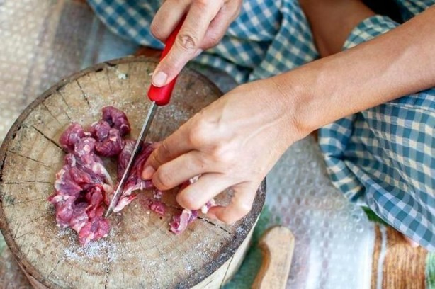 Foto - Prof. Dr. Canan Karatay sırrını verdi! Et pişirirken mutlaka içine ekleyin, lezzetini 10'a katlıyor