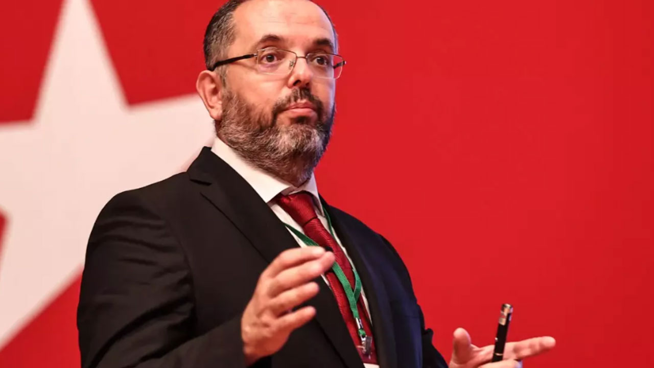 Prof. Dr. Erhan Afyoncu'nun sözleri Yunanistan gündemini altüst etti: Boşu boşuna silah satıyorlar