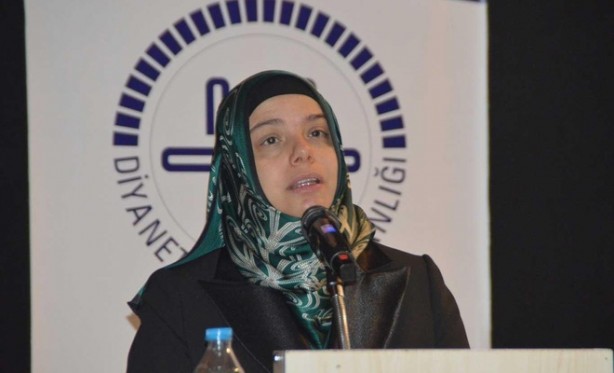  Prof. Dr. Huriye Martı: "Allah'ın karşısında kadın ve erkek eşittir"