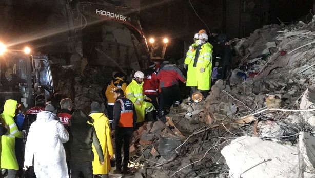 Foto - Prof. Dr. Şener Üşümezsoy'dan korkutan uyarı: Orada 7'lik bir deprem olabilir