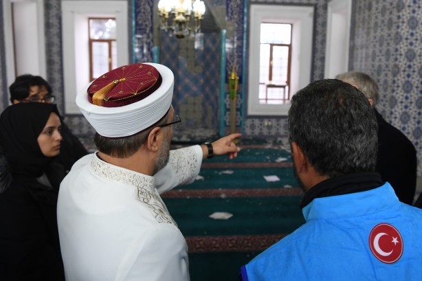 Prof. Erbaş Düzce'de hasar gören camileri ziyaret etti! 