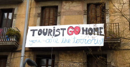 Foto - Protestolar dünyaya yayılıyor! Kimse turist istemiyor! Peki sebep ne?