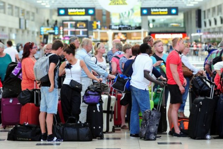 Foto - Protestolar dünyaya yayılıyor! Kimse turist istemiyor! Peki sebep ne?