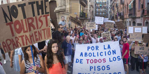 Foto - Protestolar dünyaya yayılıyor! Kimse turist istemiyor! Peki sebep ne?