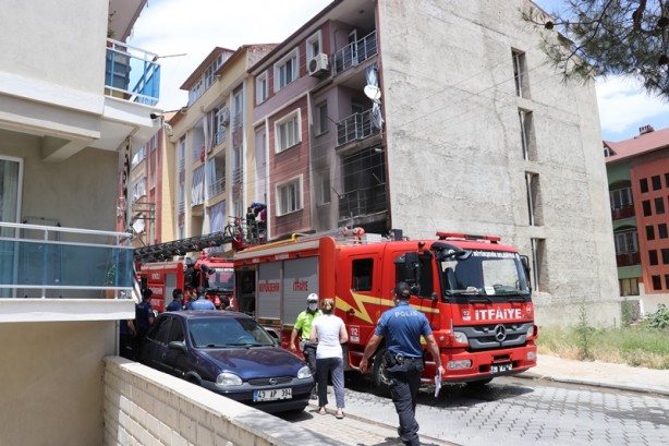 Foto - Psikiyatrik tedavi gördüğü iddia edilen kadının evinde yangın