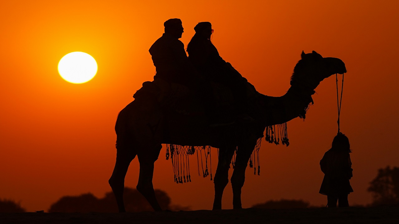 Foto - Pushkar Çölü'nde gün batımı! Altın kumlar üzerinde masalsı yolculuk