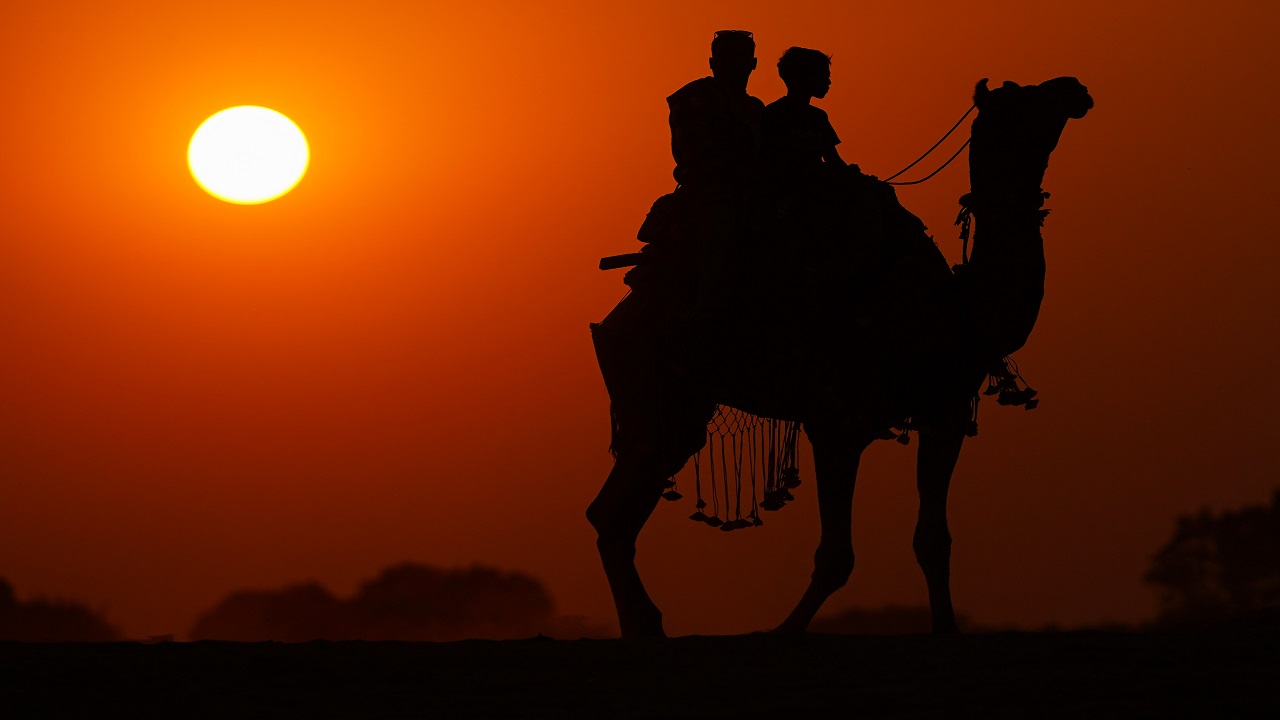 Foto - Pushkar Çölü'nde gün batımı! Altın kumlar üzerinde masalsı yolculuk