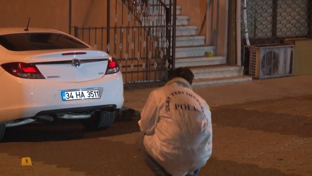 Foto - Pusu kurdukları husumetlilerinin otomobilini kurşunladılar