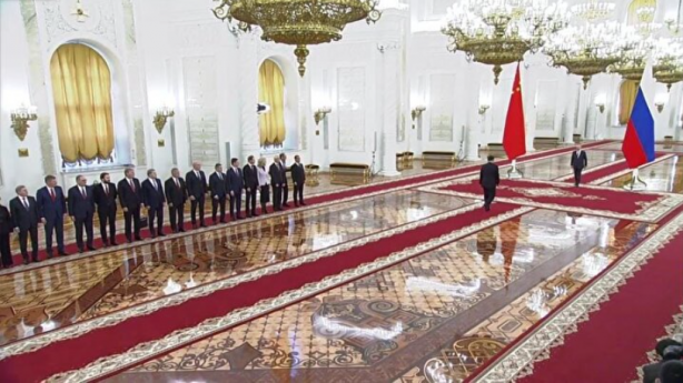 Foto - Putin bu pozu özellikle verdi: İşte fotoğrafın şifreleri
